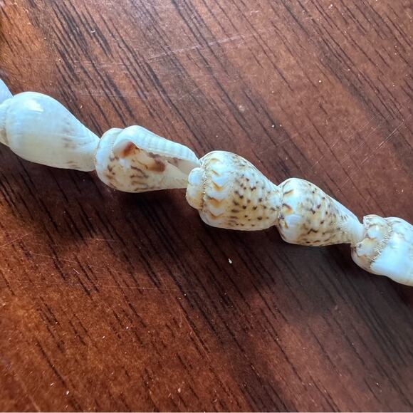Hawaiian Sea Shell Lei Ritual Necklace Light Color Lot of 2 - Picture 12 of 12